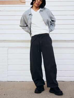 BDG Men’s Bowed Sweatpant Black